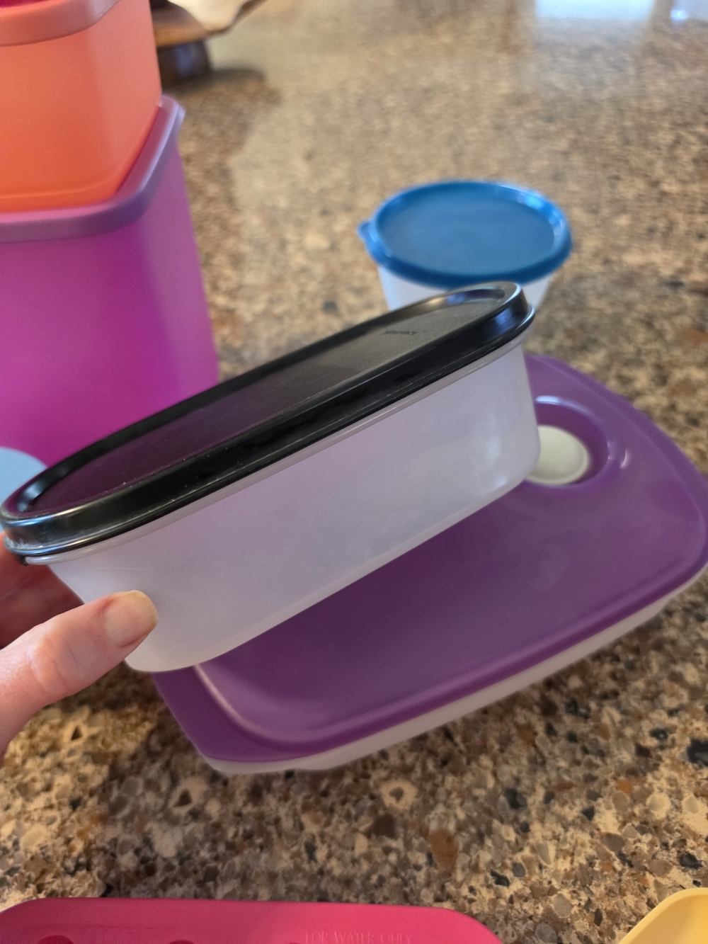 Assorted Tupperware - Picture 5 of 9